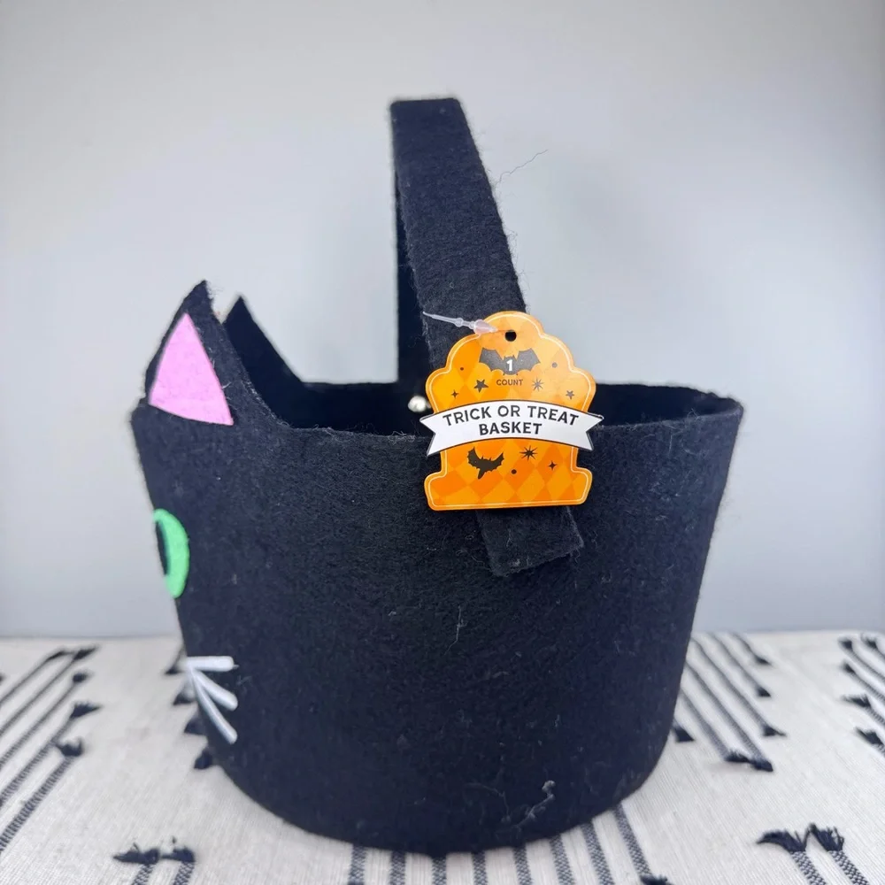 NEW Target Bullseye Playground Black Cat Trick-Or-Treat Basket